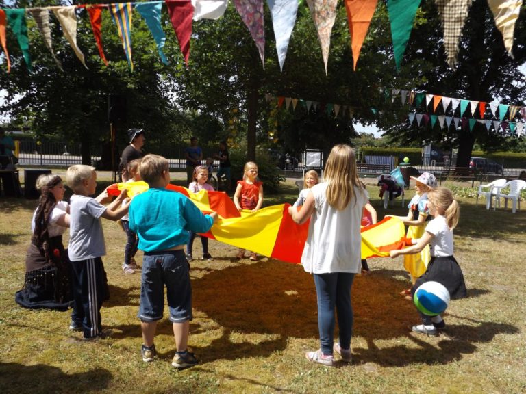 Kinderfest mit Räuber Rotbart Cura Seniorencentrum Pasewalk