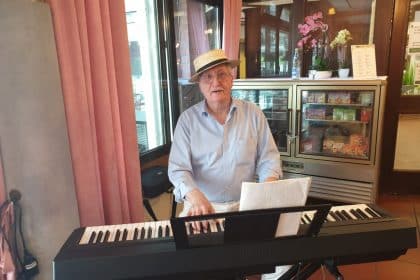 Unterhaltsamer Tanztee in den Frühling mit Solo-Pianist Alf Trenier